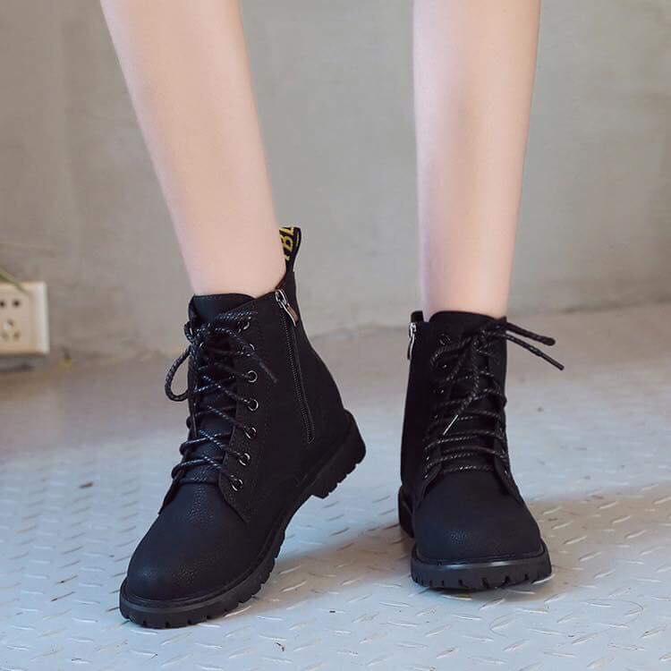 Leather Round Toe High Cut Lace Up 