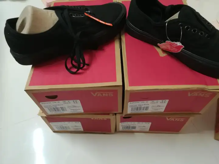 vans authentic black original