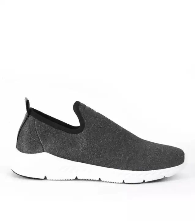 black athleisure shoes