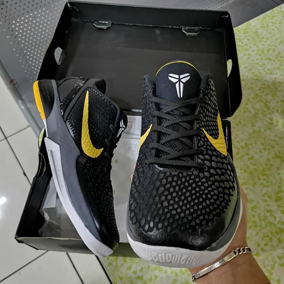 kobe black gold shoes