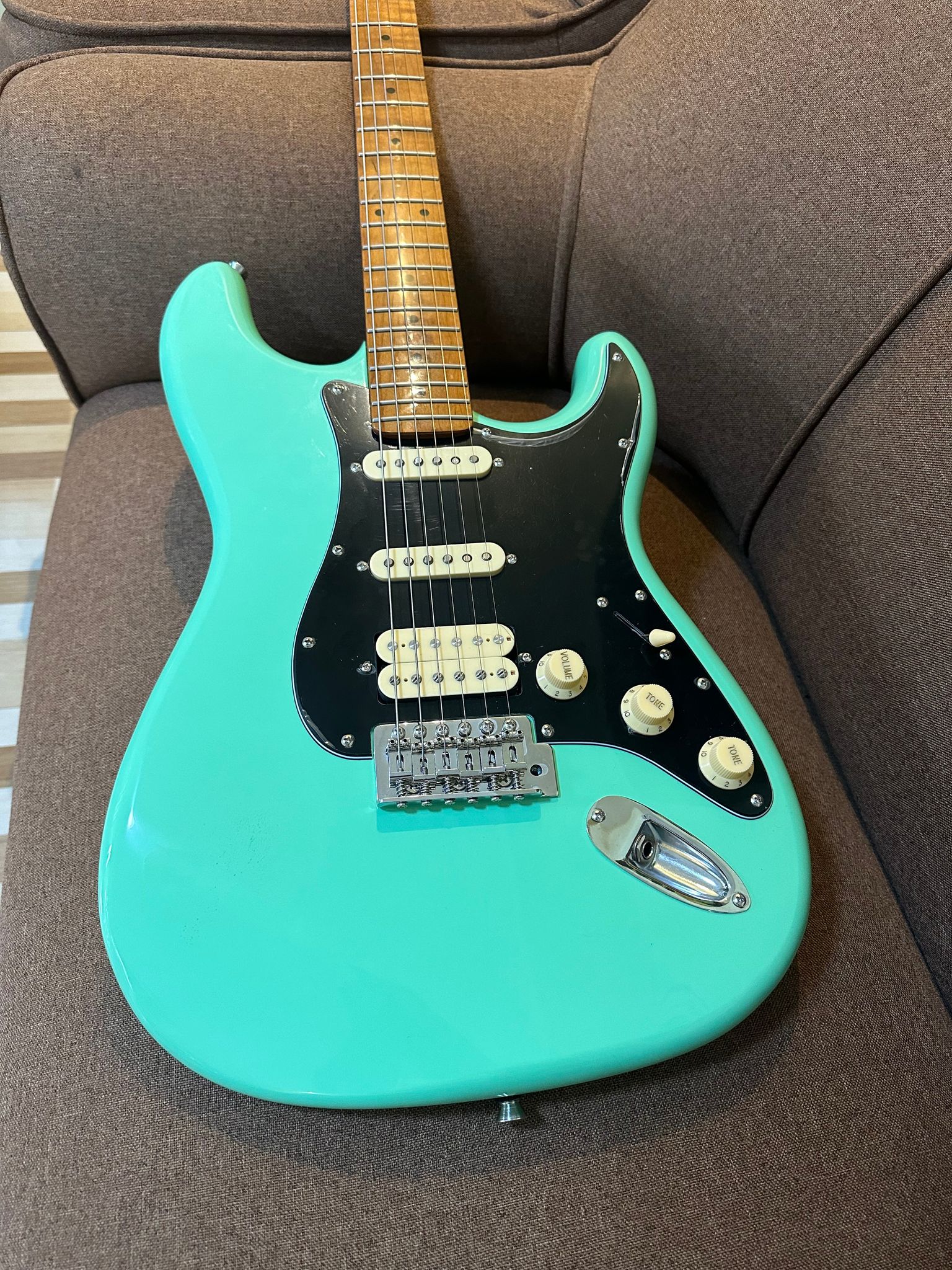 LGY Guitars LGY S187pro HSS Alnico 5, roasted maple neck and solid