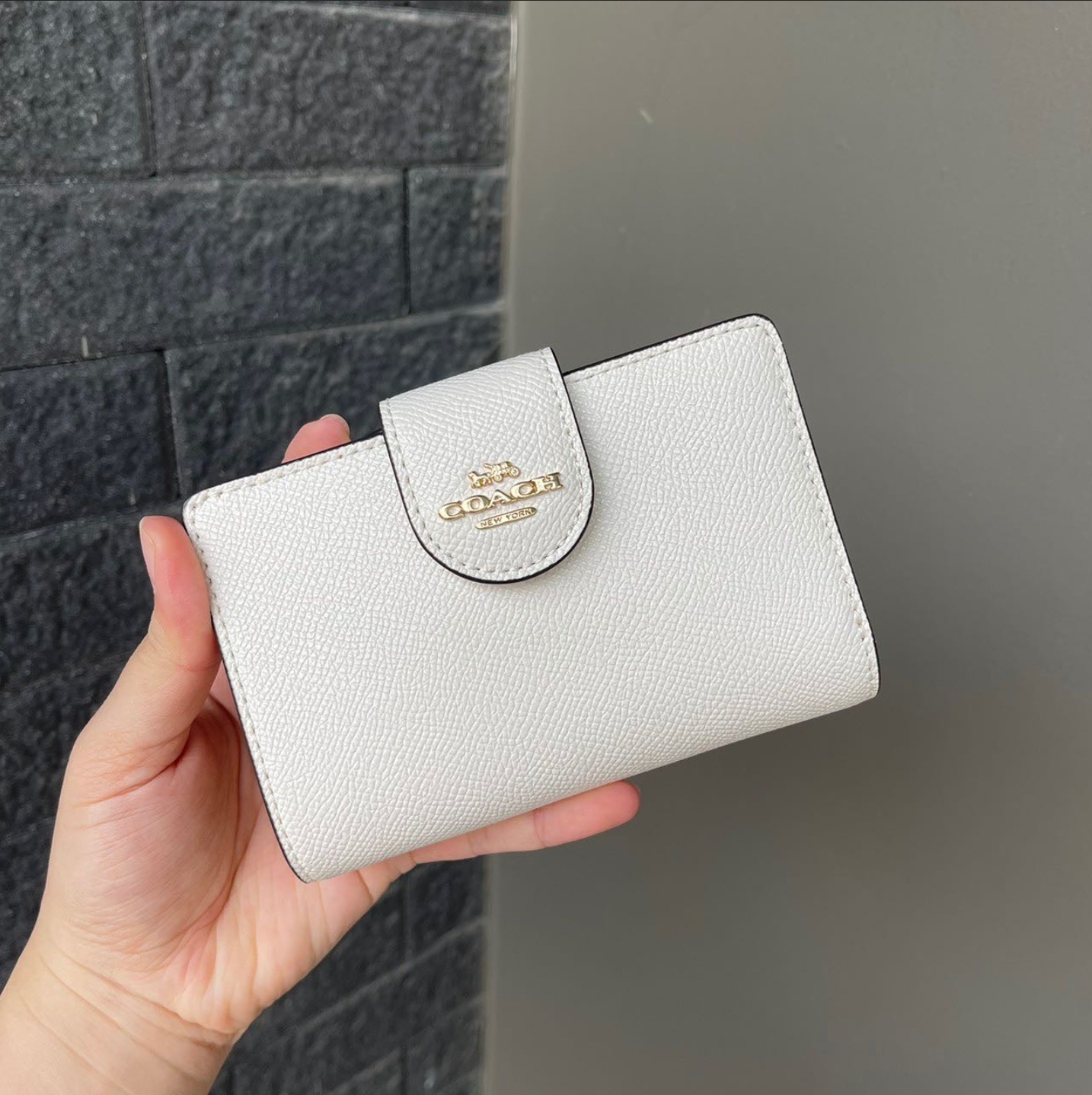 Buy Free Shipping [Coach] COACH Wallet (Folded Wallet) F06390 6390  Waterfall Cross Grain Leather Medium Corner Zip Wallet Ladies [Outlet]  [Brand] [Parallel Import] from Japan - Buy authentic Plus exclusive items  from