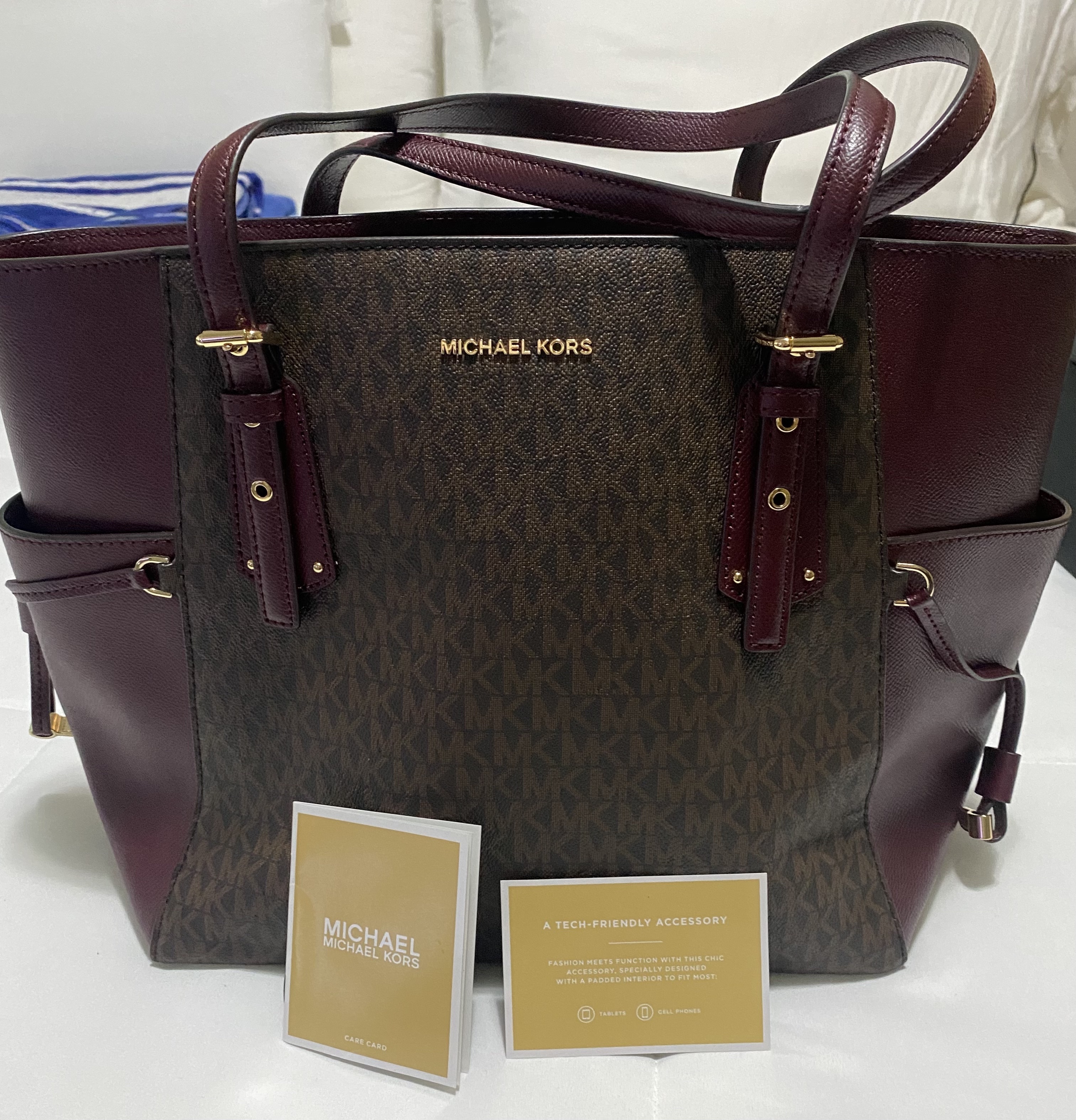 Michael Michael Kors Logo Voyager East West Tote - Brown/Gold