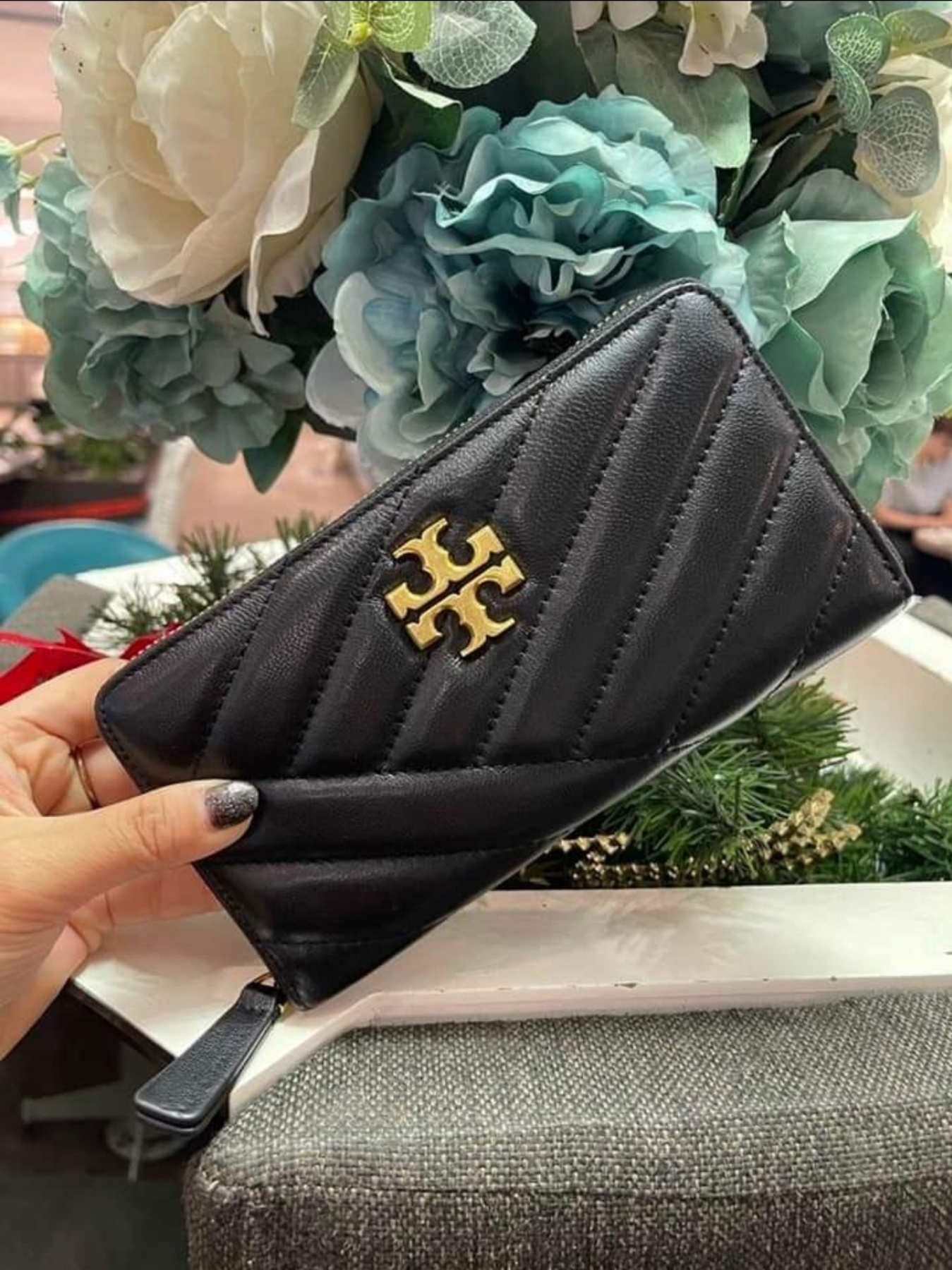 .Y . 56605 Kira Chevron Zip Continental Wallet in Black Soft  Lambskin Leather with Quilting - Women's Long Wallet | Lazada PH
