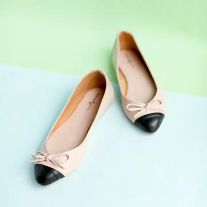 Closed flat shoes for ladies Clearance