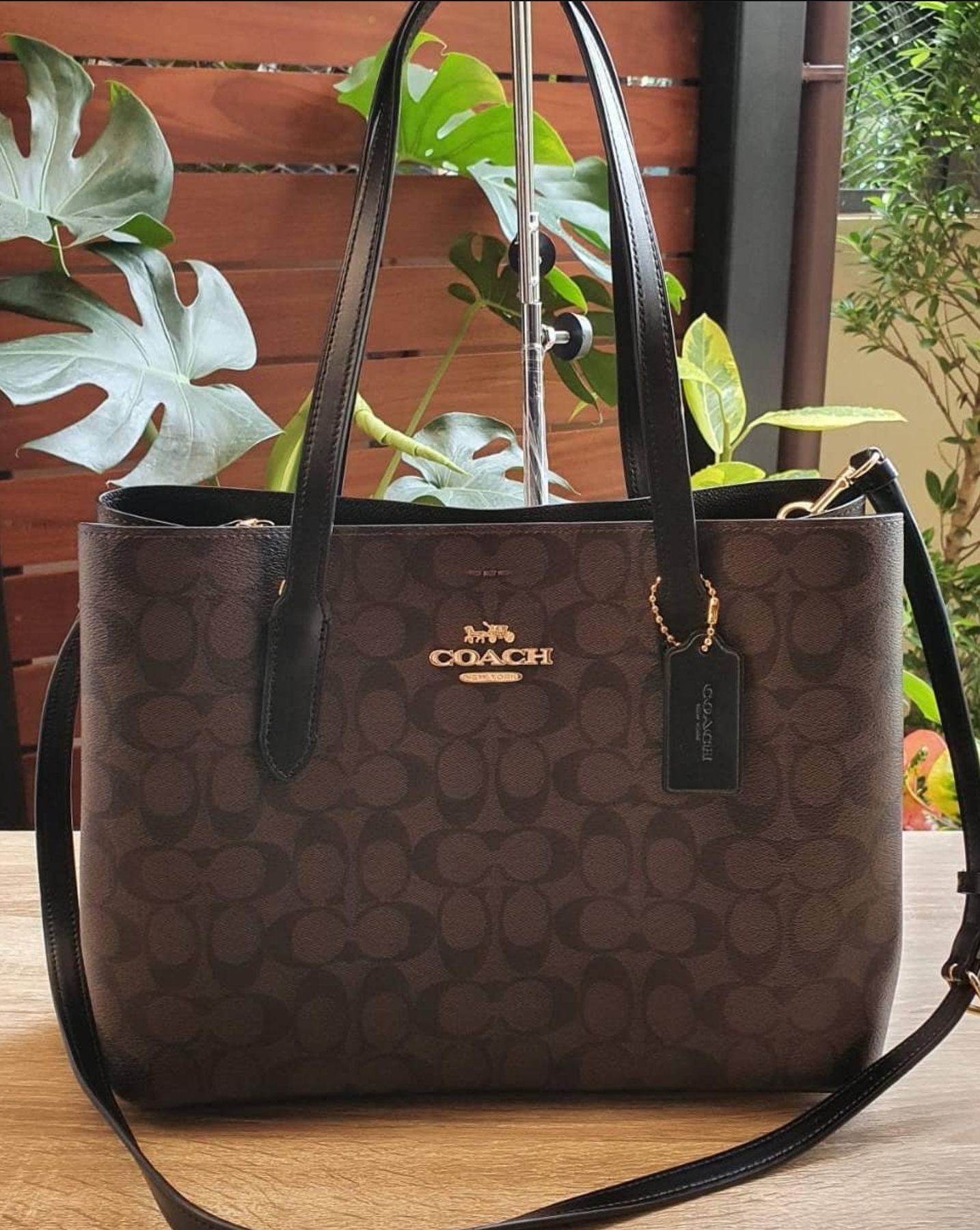 COACH Signature Canvas deals Brown Avenue Carryall Tote