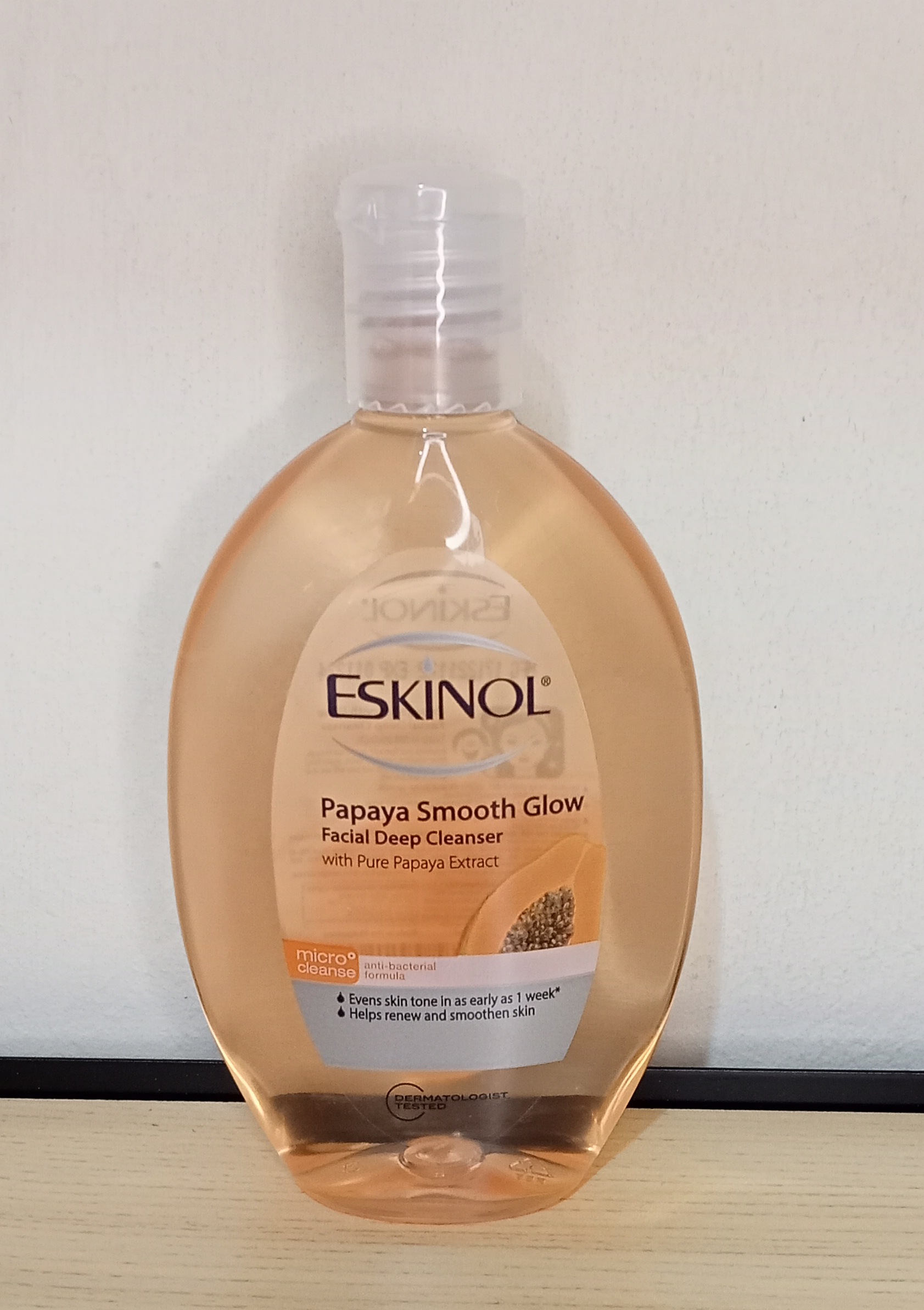 ESKINOL PAPAYA SMOOTH GLOW DEEP CLEANSER WITH PURE PAPAYA EXTRACT 225