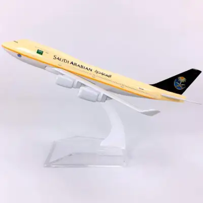 16CM Alloy Aircraft Model 1:400 Airbus Boeing B747-400 Saudi Arabian Airlines with Base Metal Airplane Collectible Display