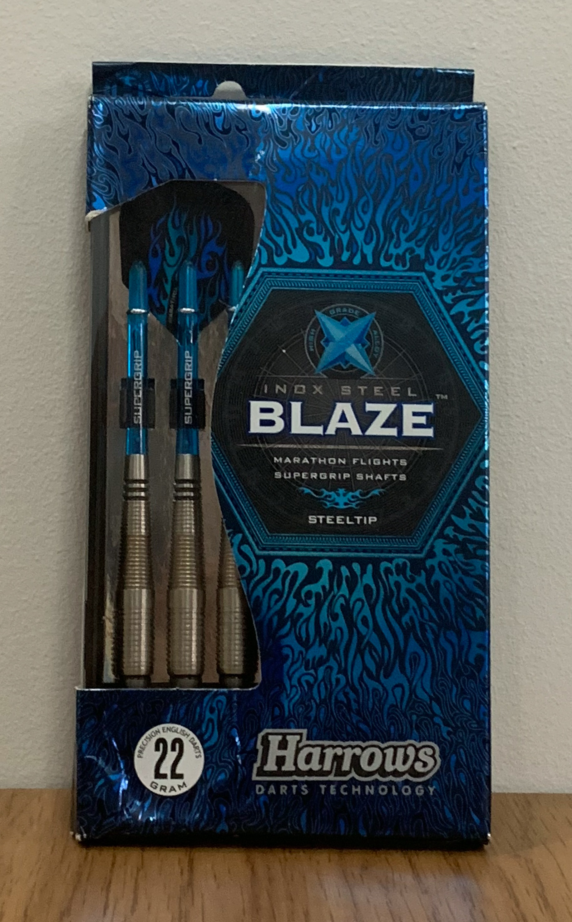 Harrows Blaze Set Di Freccette Con Punta In Acciaio - 90% Tungsteno, Steli Supergrip E Alette 100 Micron, Custodia Inclusa (Pesi: 21g,22g,23g,24g) - 23 Grammi