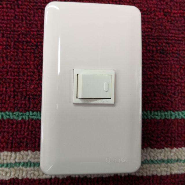 Home hardware store Omni Flush Type Switch w/ Plate 1 2 3 Gang Classic