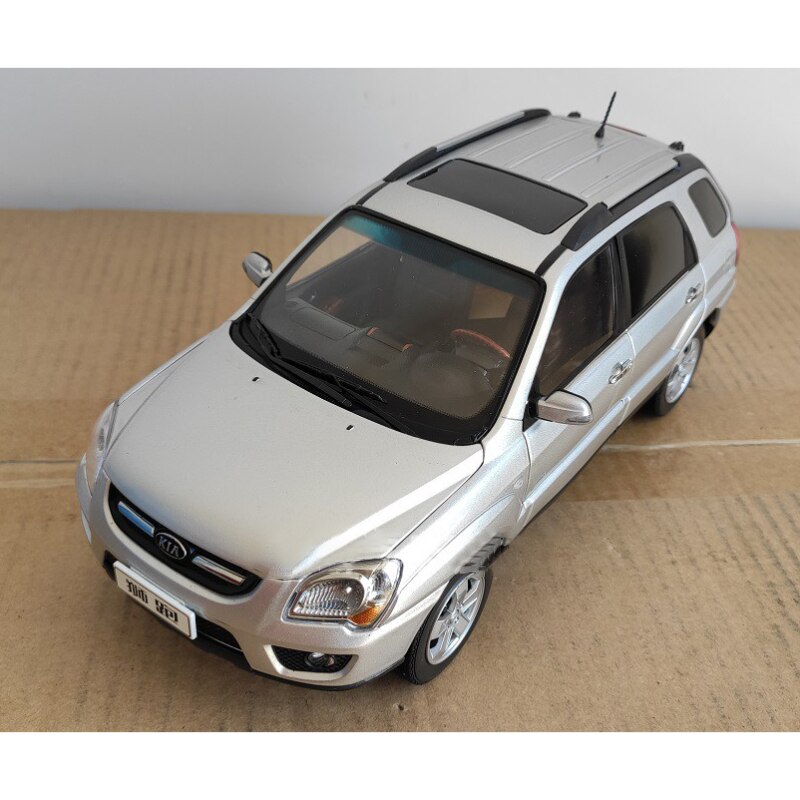 Diecast Model Car 1/18 Scale Kia Sportage Alloy Silver SUV Offroad Vehicle Static Display Gift