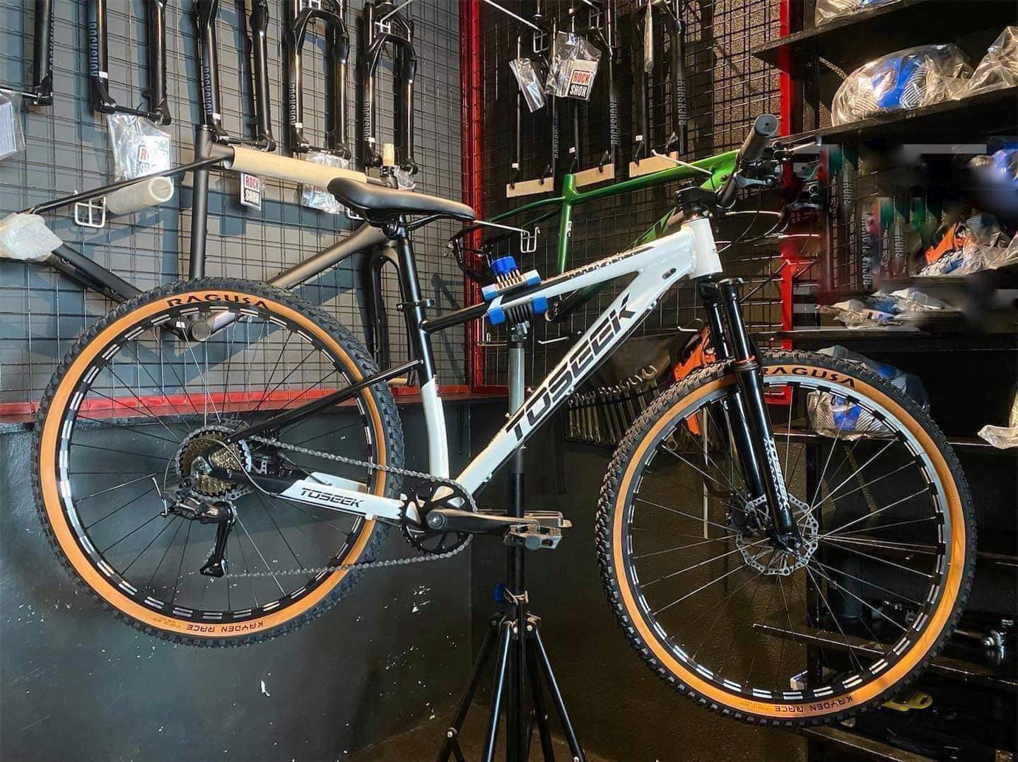 Toseek Camron Alloy MTB Budget Mountain Bike 27.5er / 29er Hydraulic