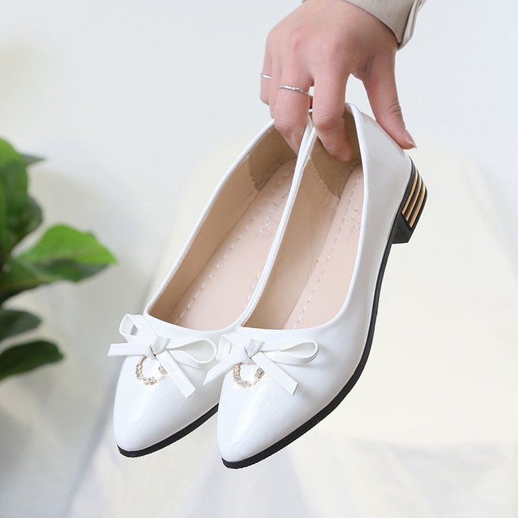 White Closed heels for Women, Women's Fashion, Footwear, Heels on Carousell-thanhphatduhoc.com.vn