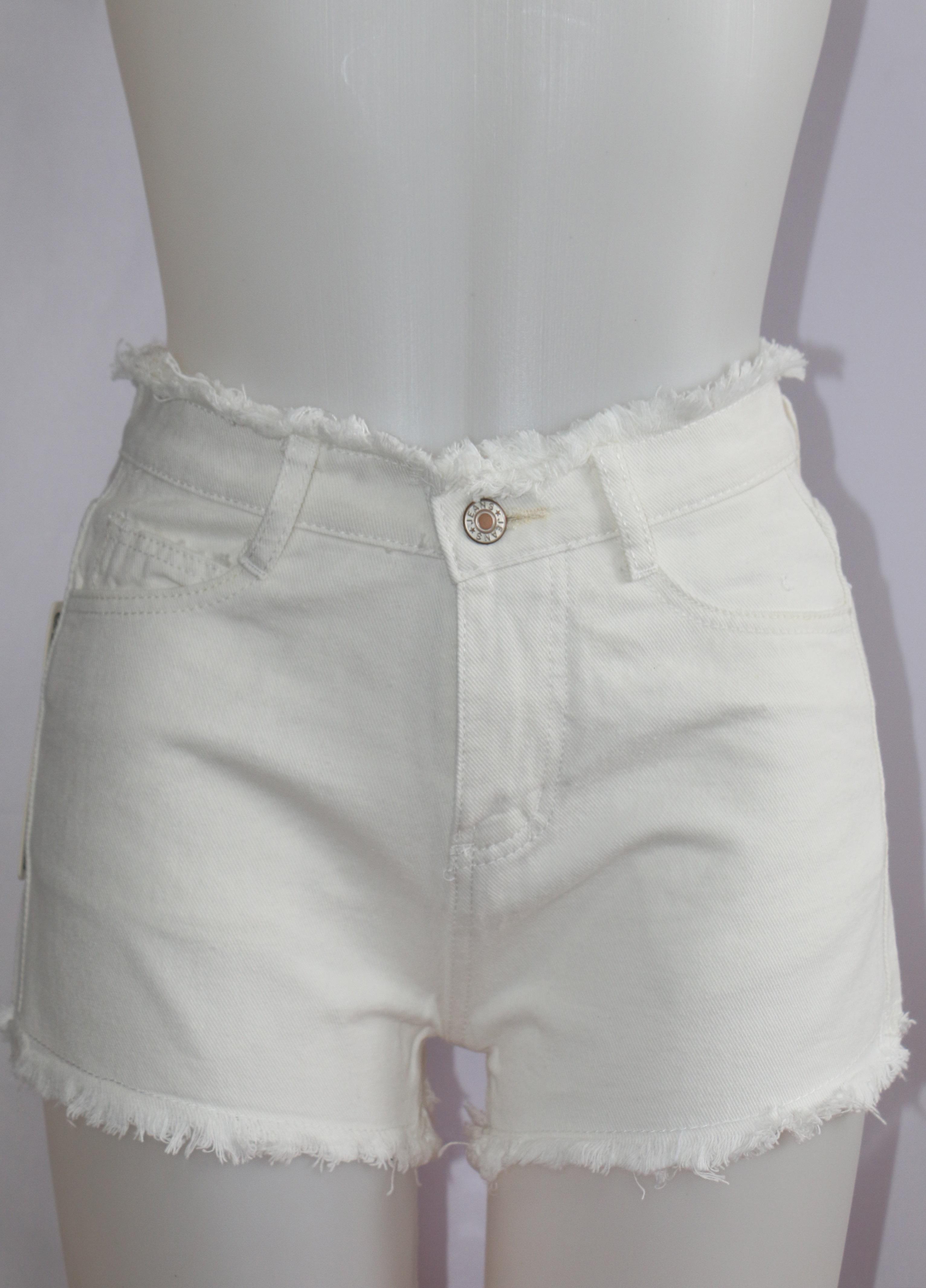 white maong shorts