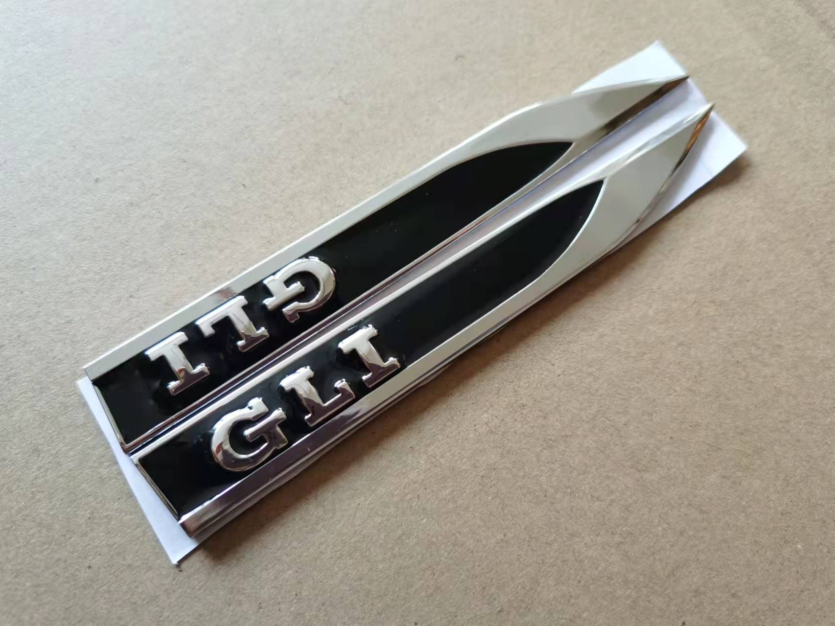 FOXZY GLI 3D Auto Schriftzug Aufkleber All Black | Chrom Emblem Tuning Zubehör | Einfache Montage