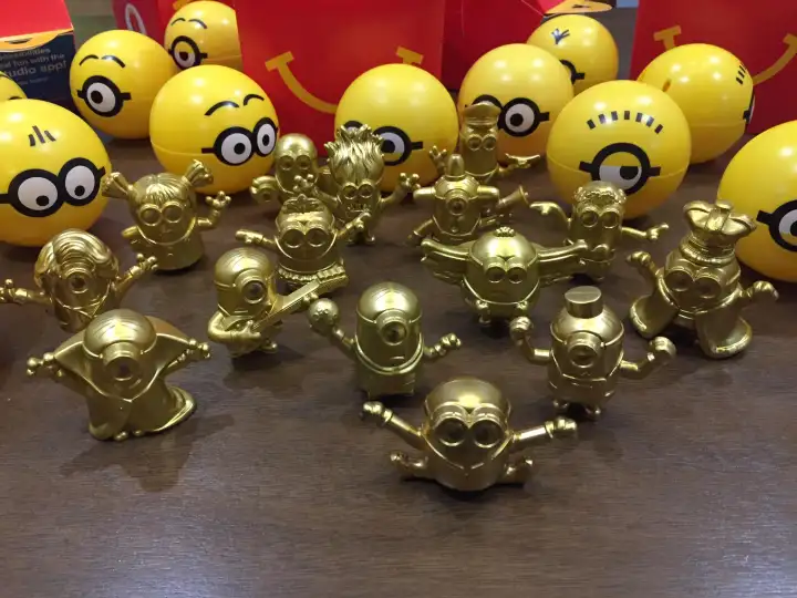 GOLD MINIONS) Happy Meal Minions 