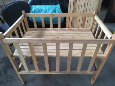 wooden crib adjustable 22X36 inches
