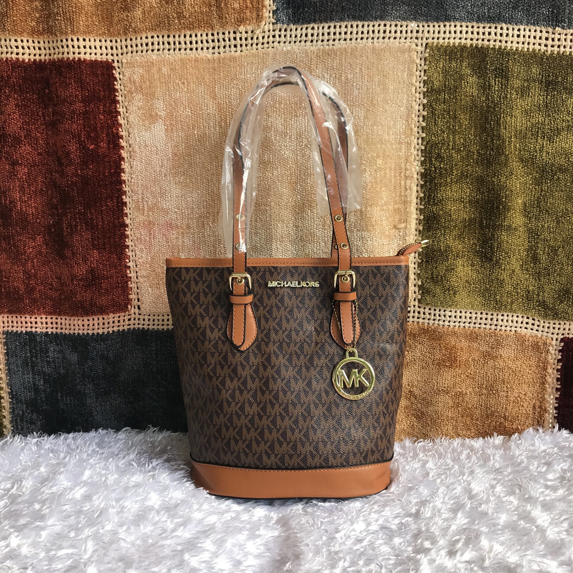 michael kors bucket bag price