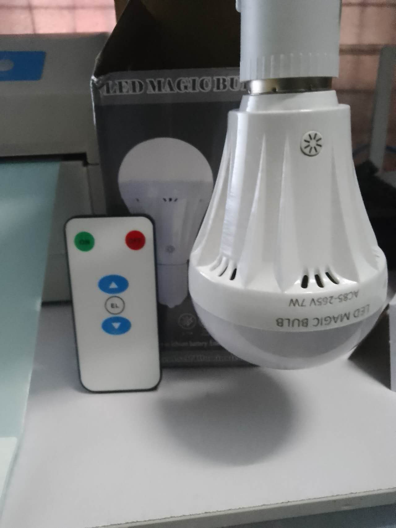 LED 7W Warm White Magic Bulb with Remote Controller and