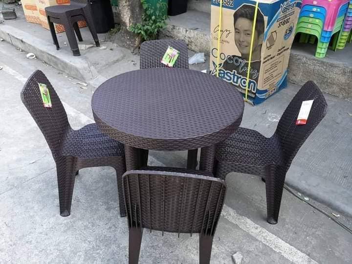 4seater CIRCLE TABLE SETS WITH CHAIRS 4PCS RATTAN