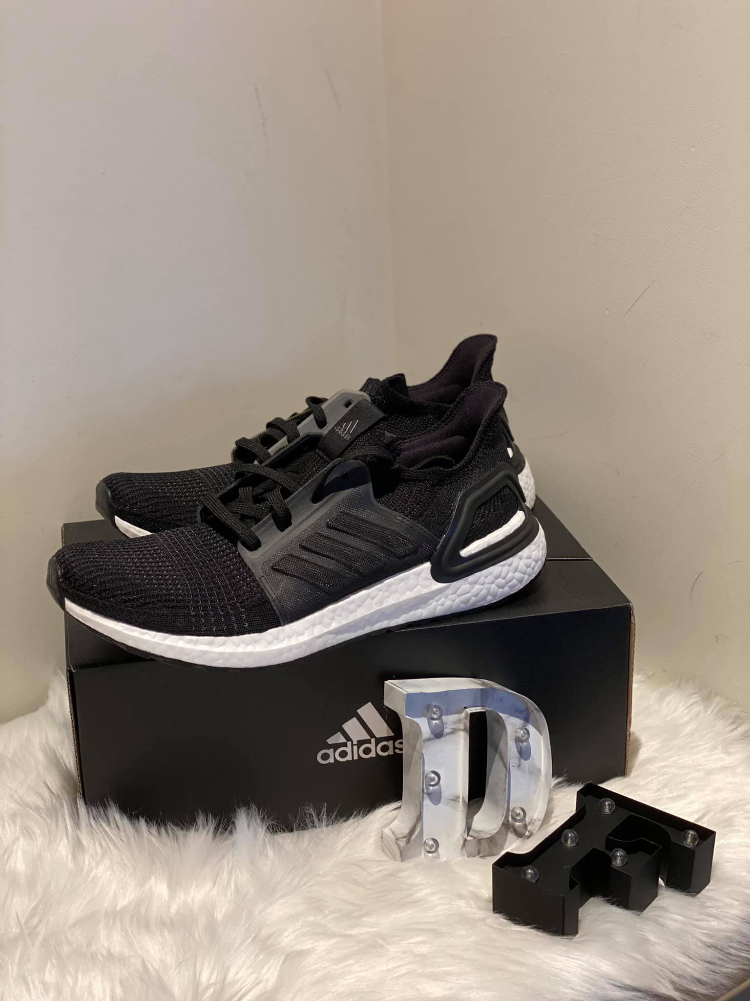 Ultra boost 19 triple black outlet philippines