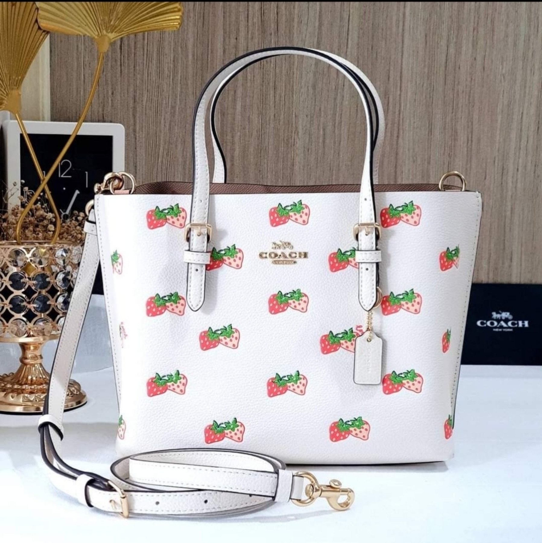 mollie tote 25 strawberry