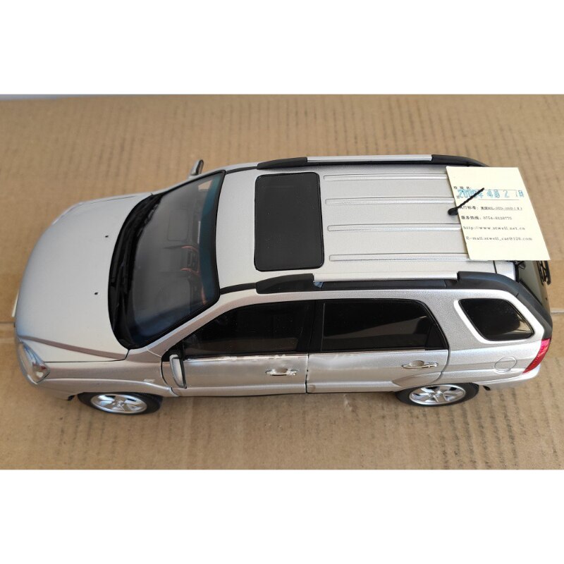 Diecast Model Car 1/18 Scale Kia Sportage Alloy Silver SUV Offroad Vehicle Static Display Gift