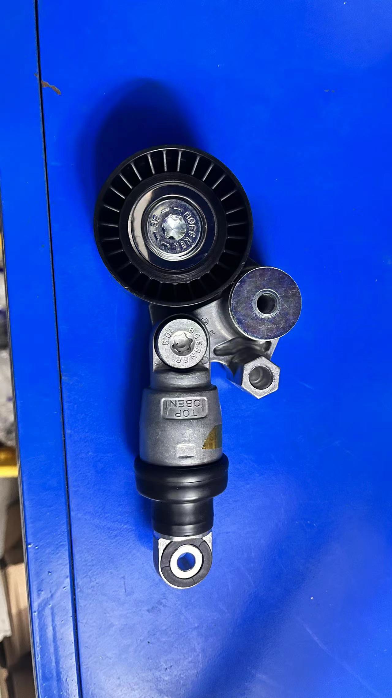 Mazda 3 Power Belt Tensioner and Bearing Pulley/Belt Tightening Wheel