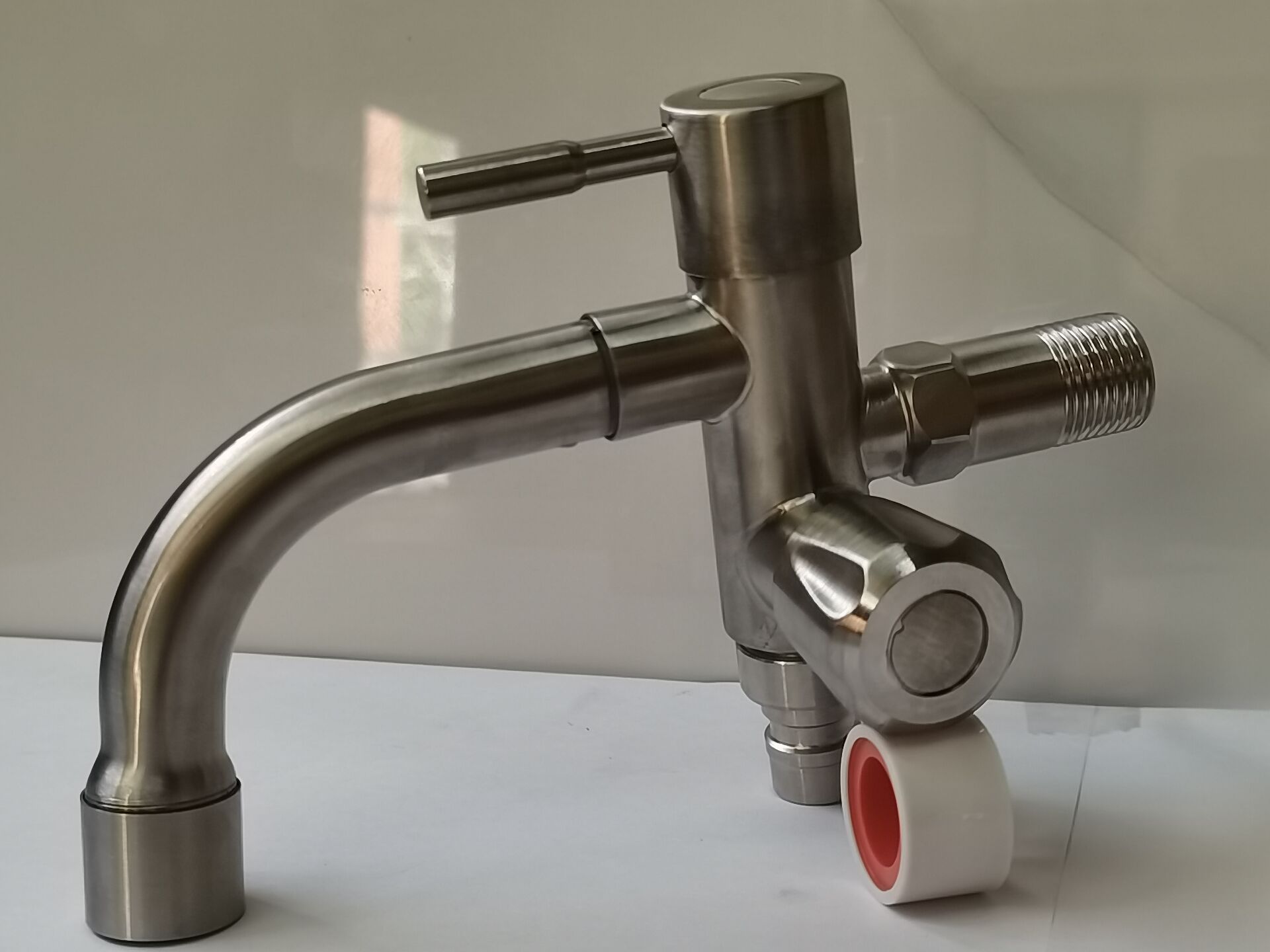 SUS304 Stainless Steel Two Way Faucet1 In 2 Out Head Two Way Wall Water Multipurpose Faucet