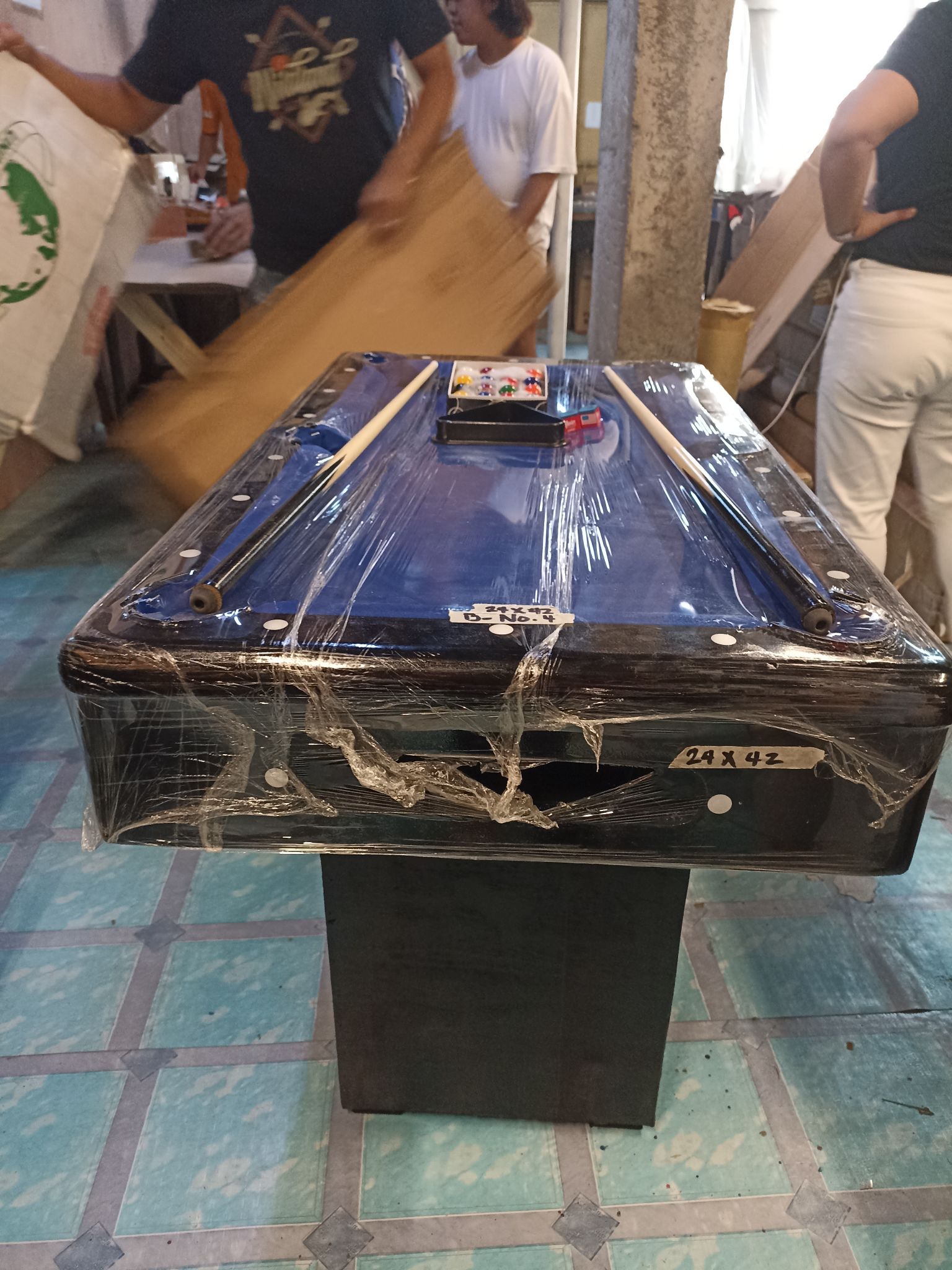 24x42 INCH MINI BILLIARD TABLE (4ft.)wih complete accessories / maliit