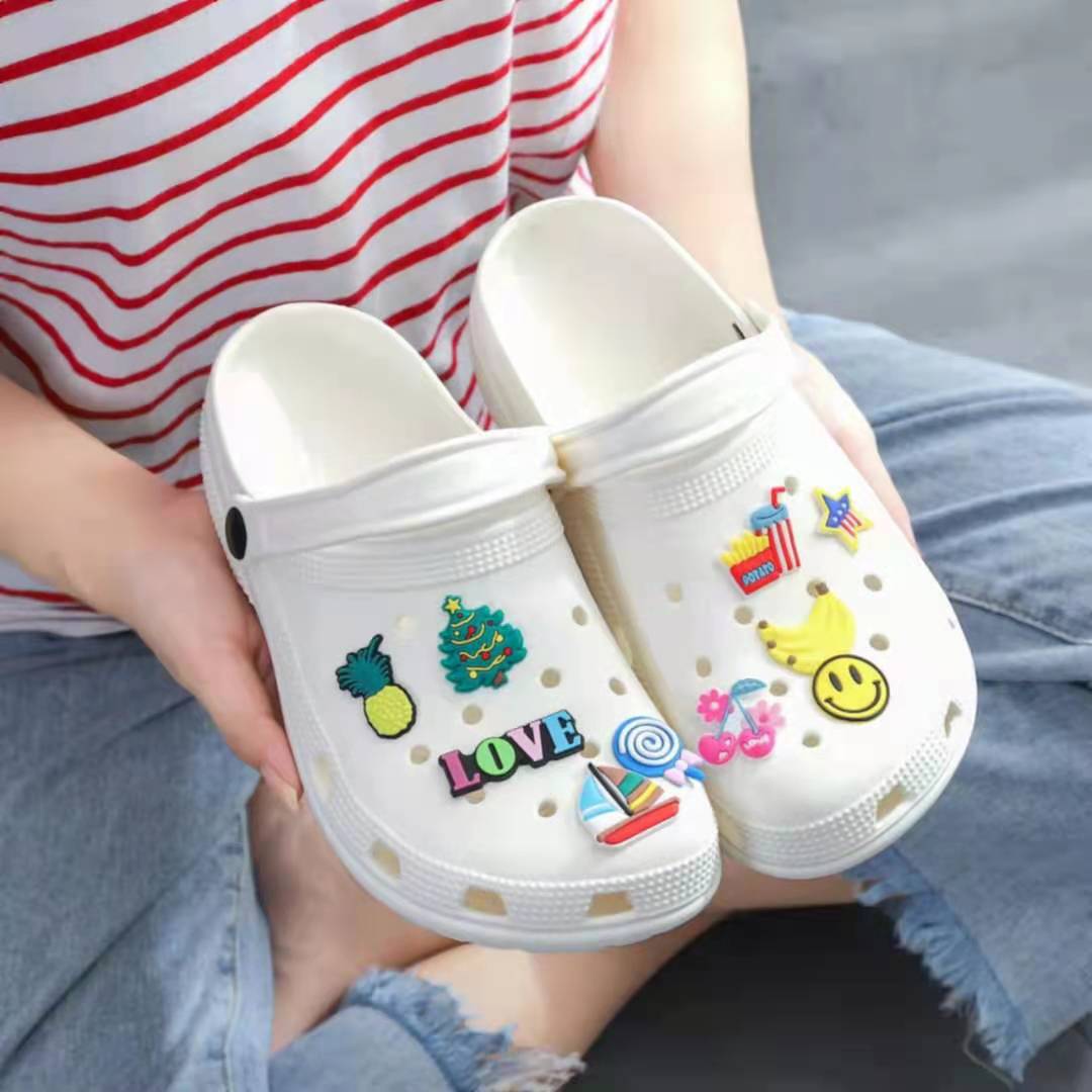 2021 Women Korean Crocs Summer Outdoor Garden Clogs Hole Shoes With