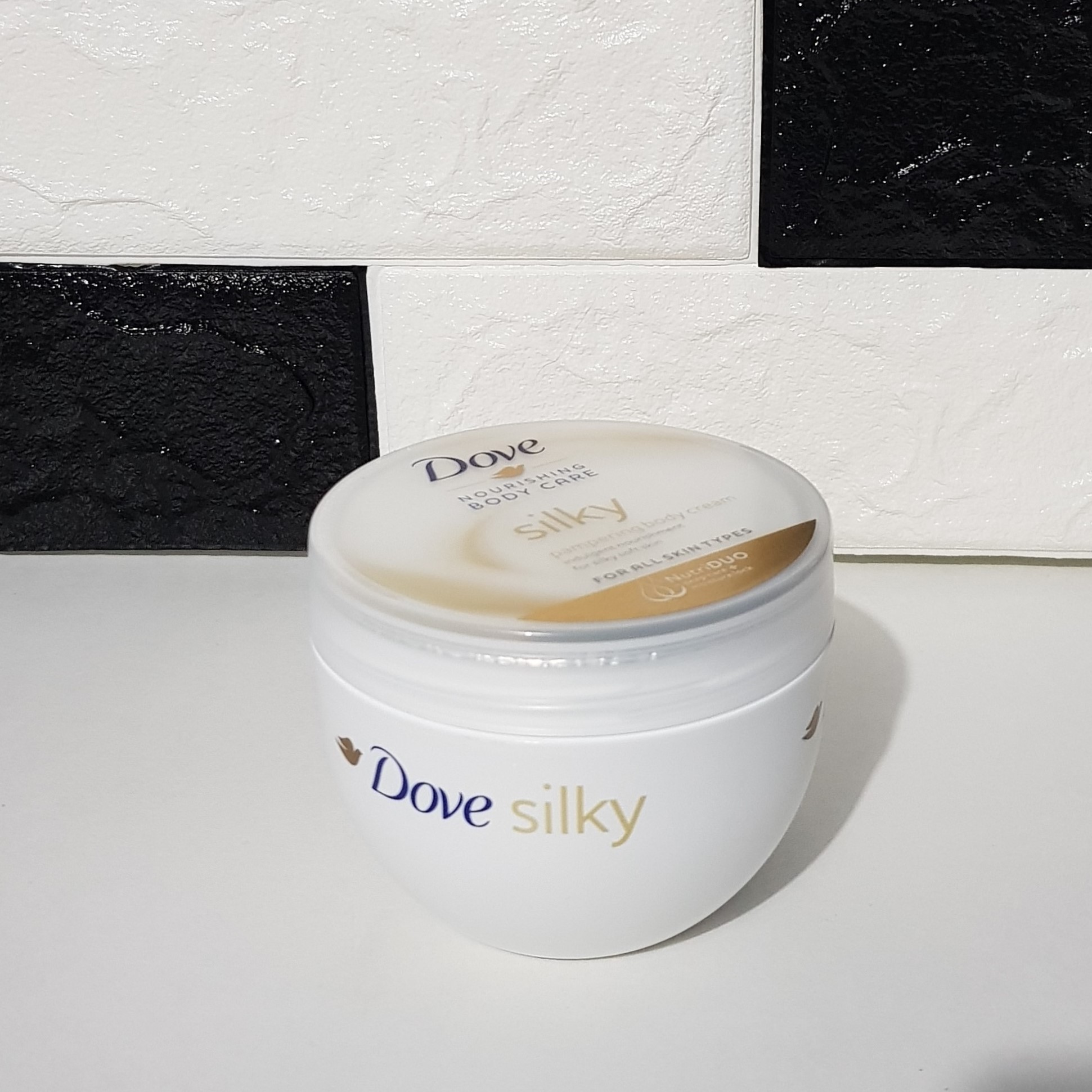 dove nourishing body care silky pampering body cream