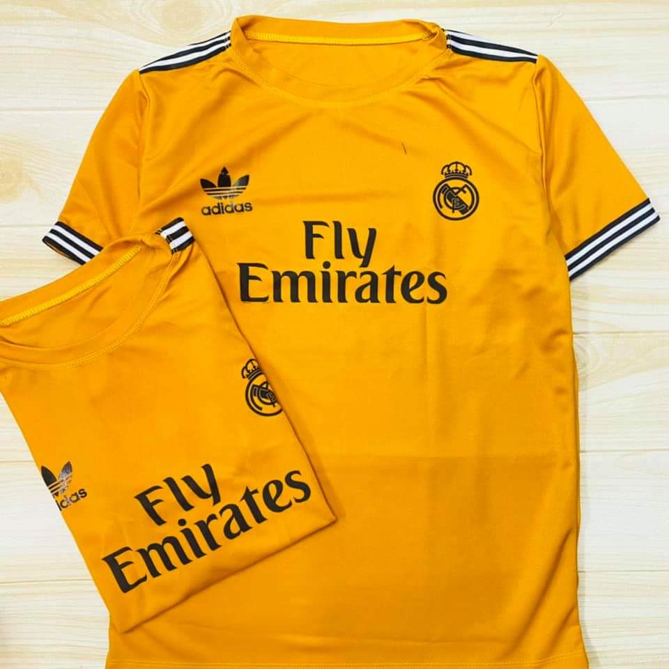 COUPLE SHIRTS FLY EMIRATES BOTH FIT TO 