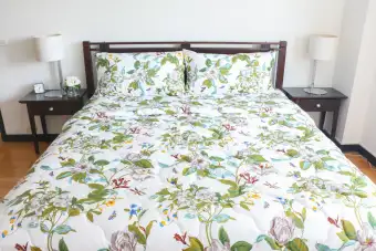 Home De Luxe 5 Hotel Quality Comforter Blanket Set White Floral