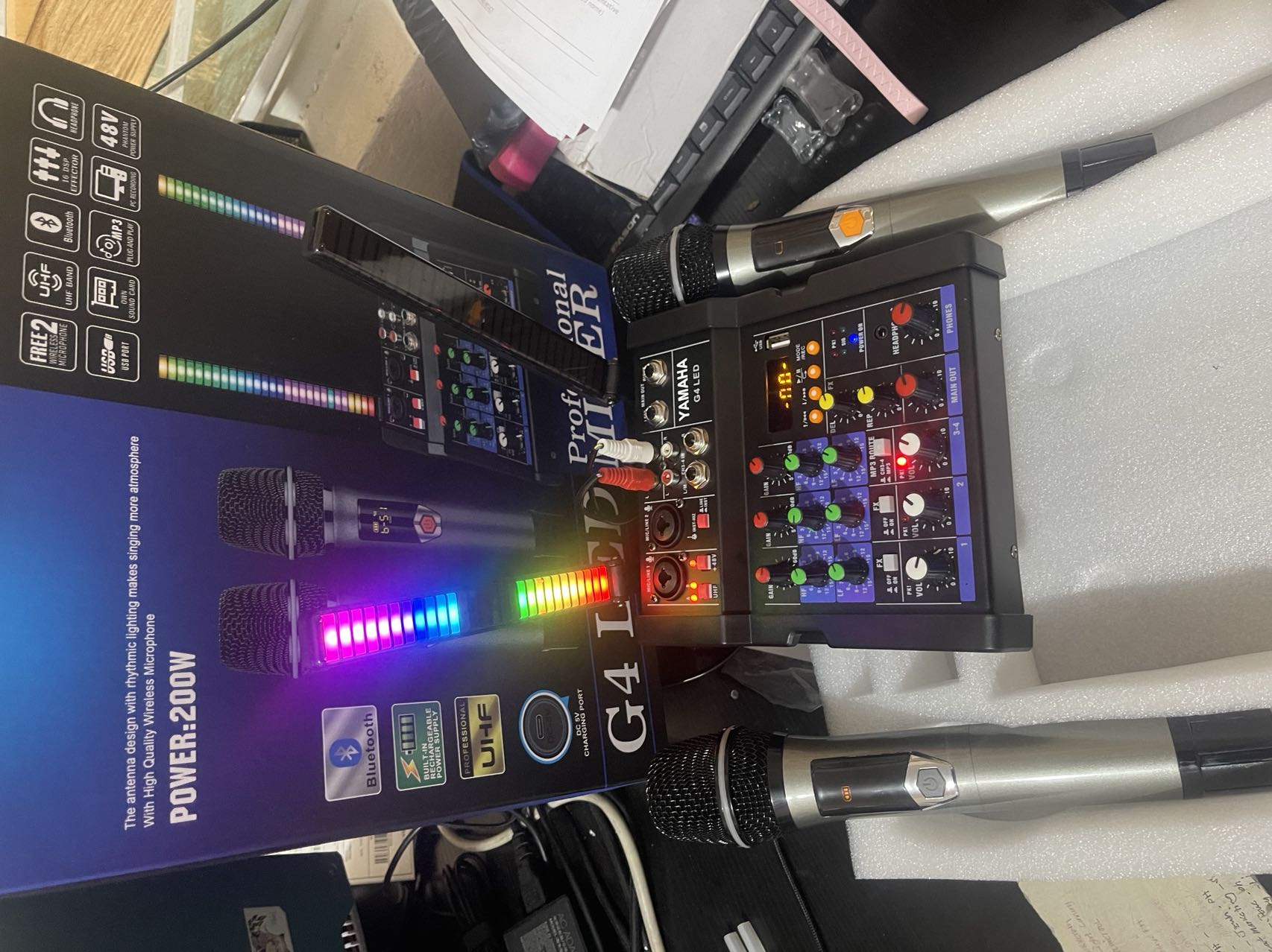 YAMAHA G4 POWER MIXER WITH NICE QUALITY WIRELESS MICROPHONE 4 Channels