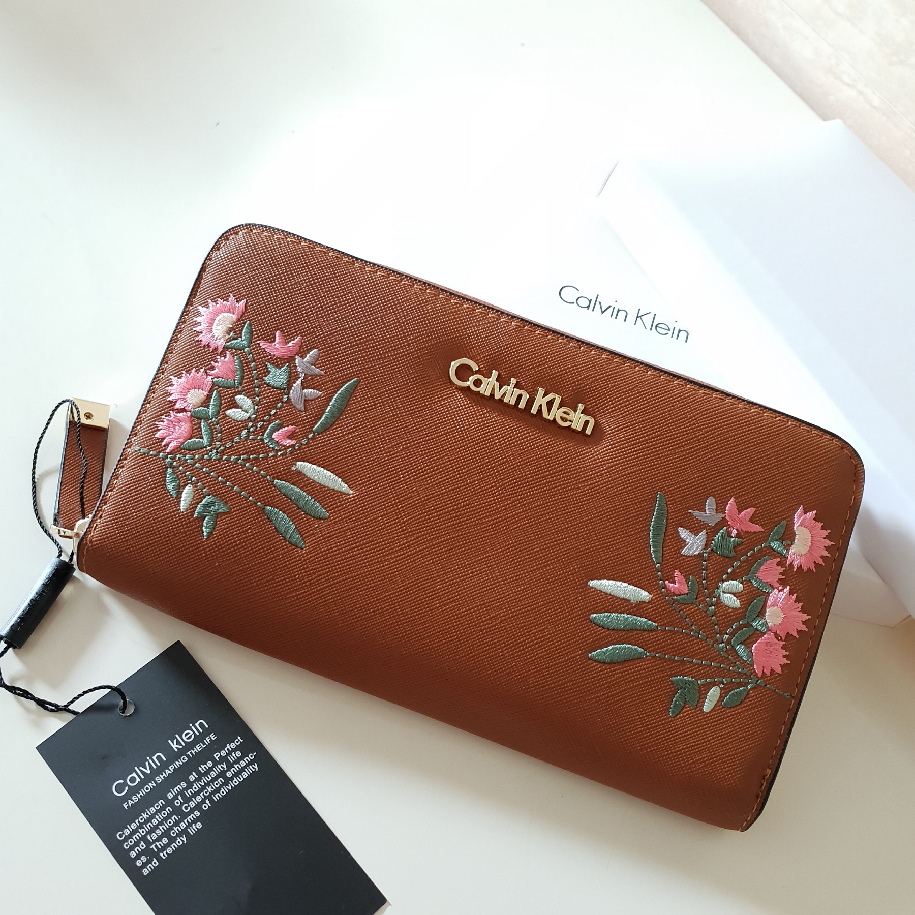 zout erosie Prijs C.A.L.V.I.N K.L.E.I.N Women's Wallet - Long Zip Saffiano Leather Wallet  with Floral Embroidery | Lazada PH