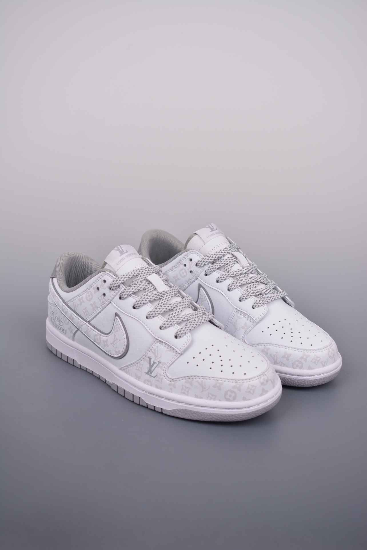 Nike SB Dunk Low LV co-branded men's and women's fashion casual sports  board shoes