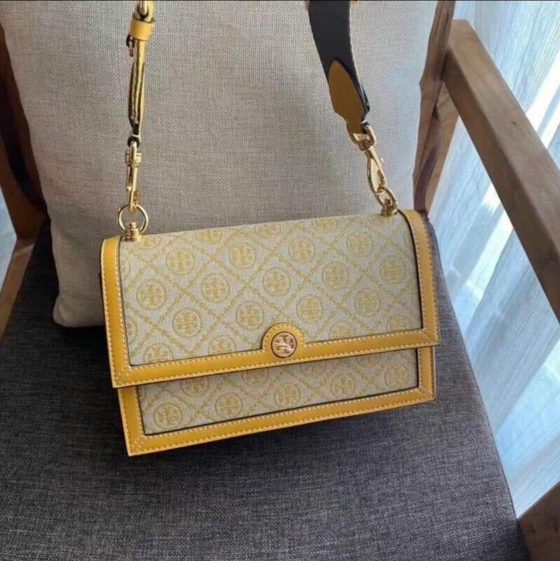 4880 TORY BURCH T Monogram Jacquard Camera Bag GOLDFINCH