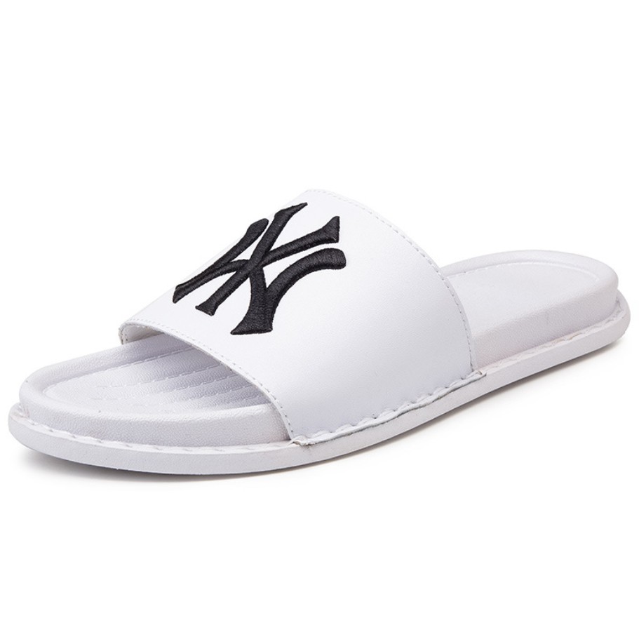 yankees flip flops