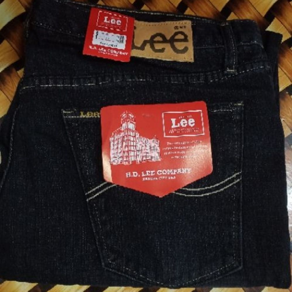 levis jeans size 42