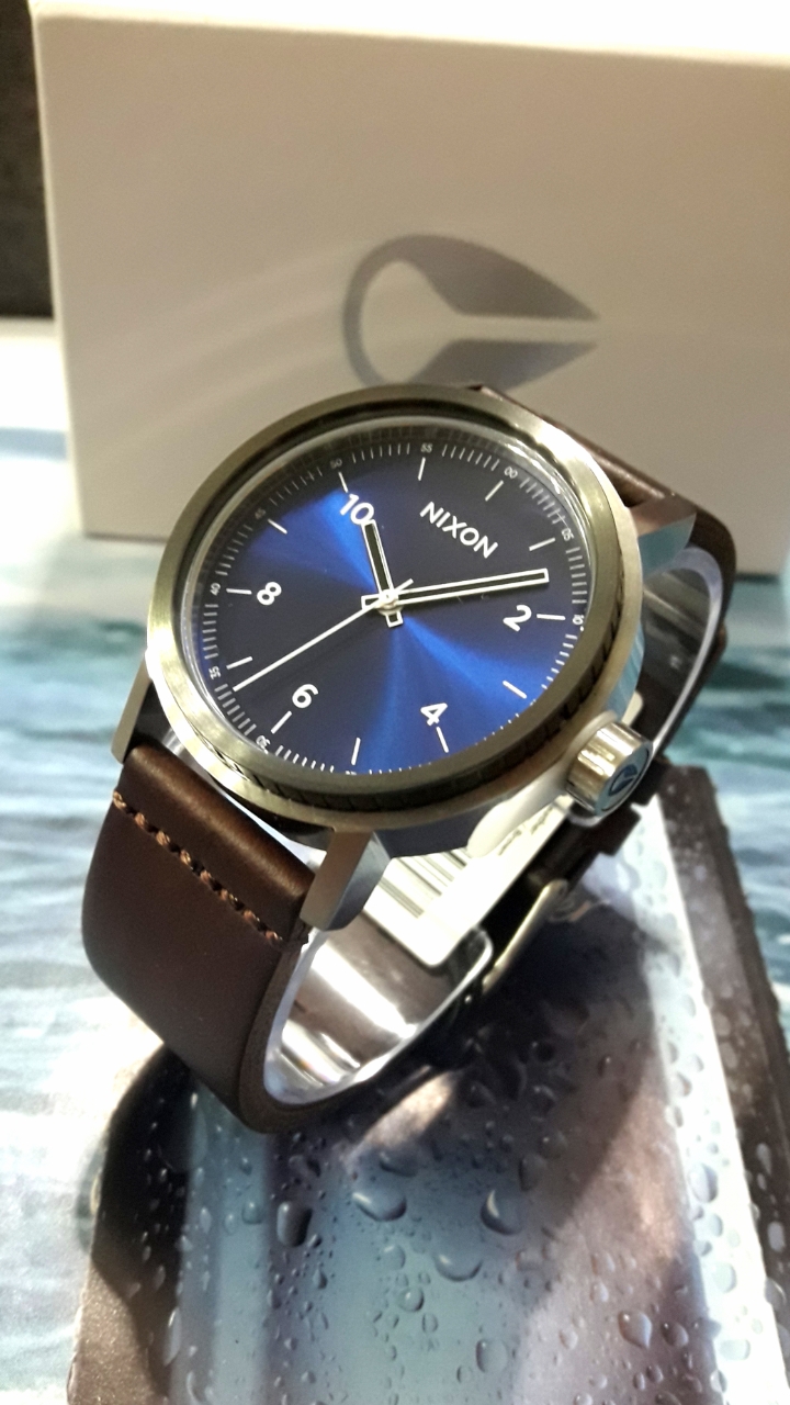 nixon stark leather
