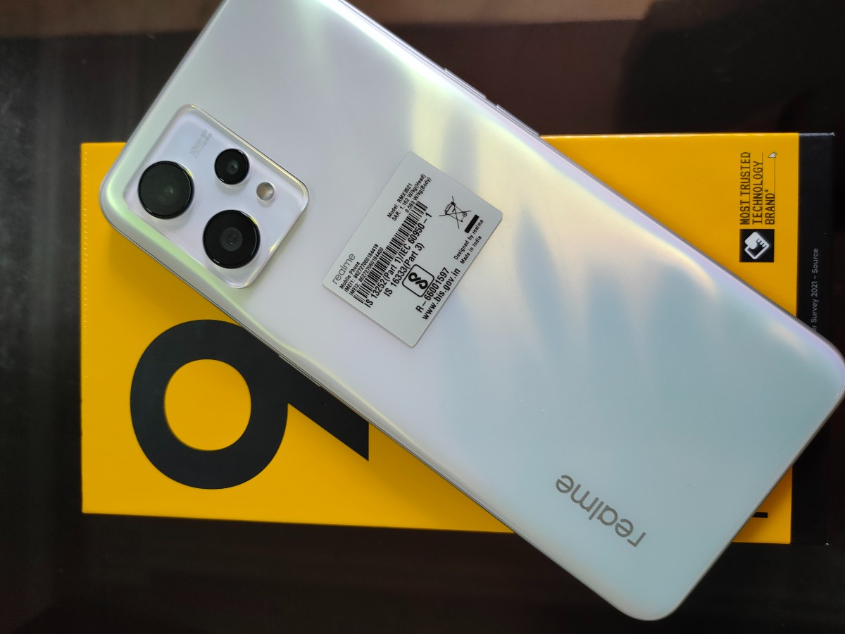 realme 9 4g white colour