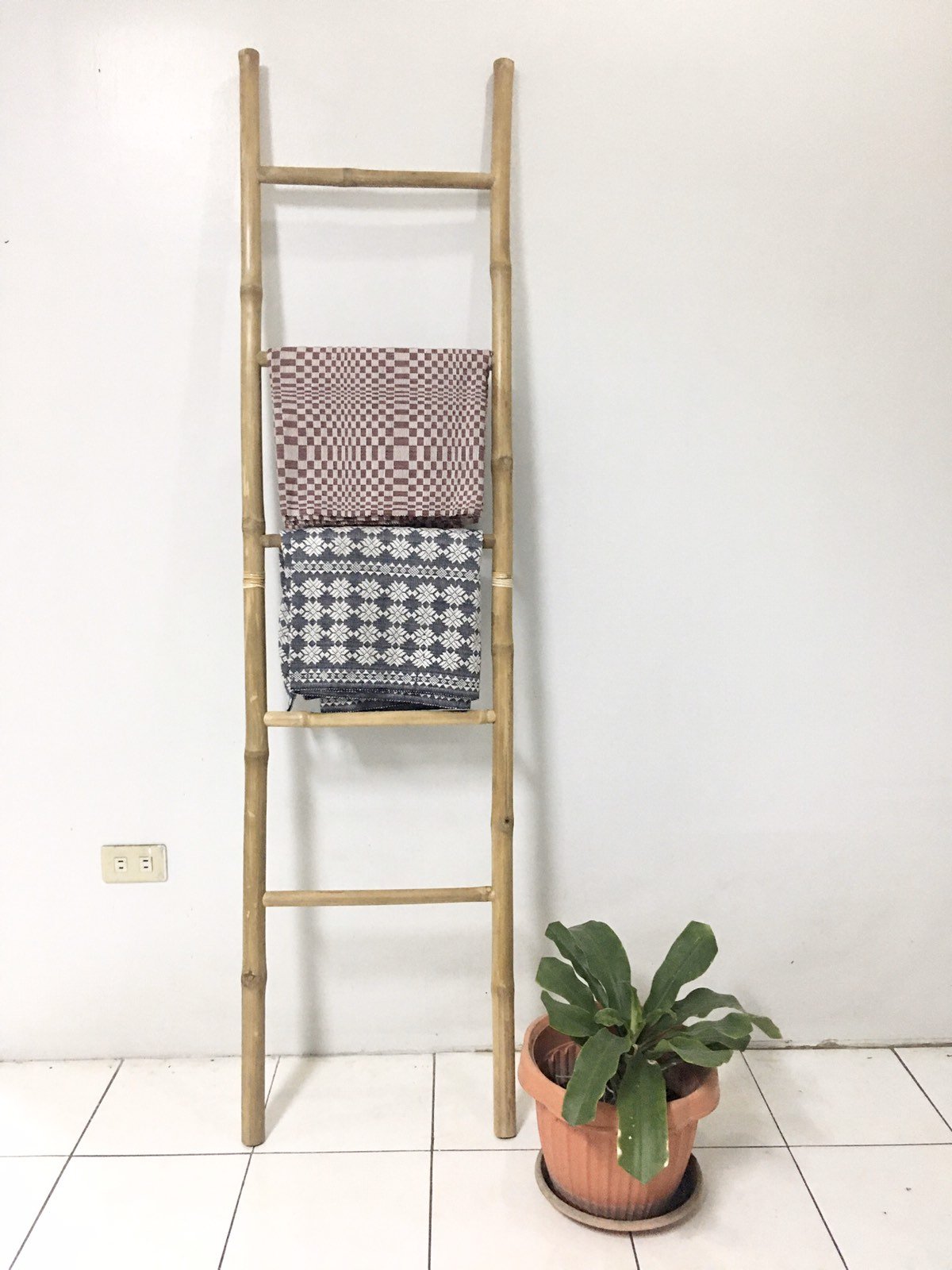 veronica-bamboo-display-ladder-lazada-ph