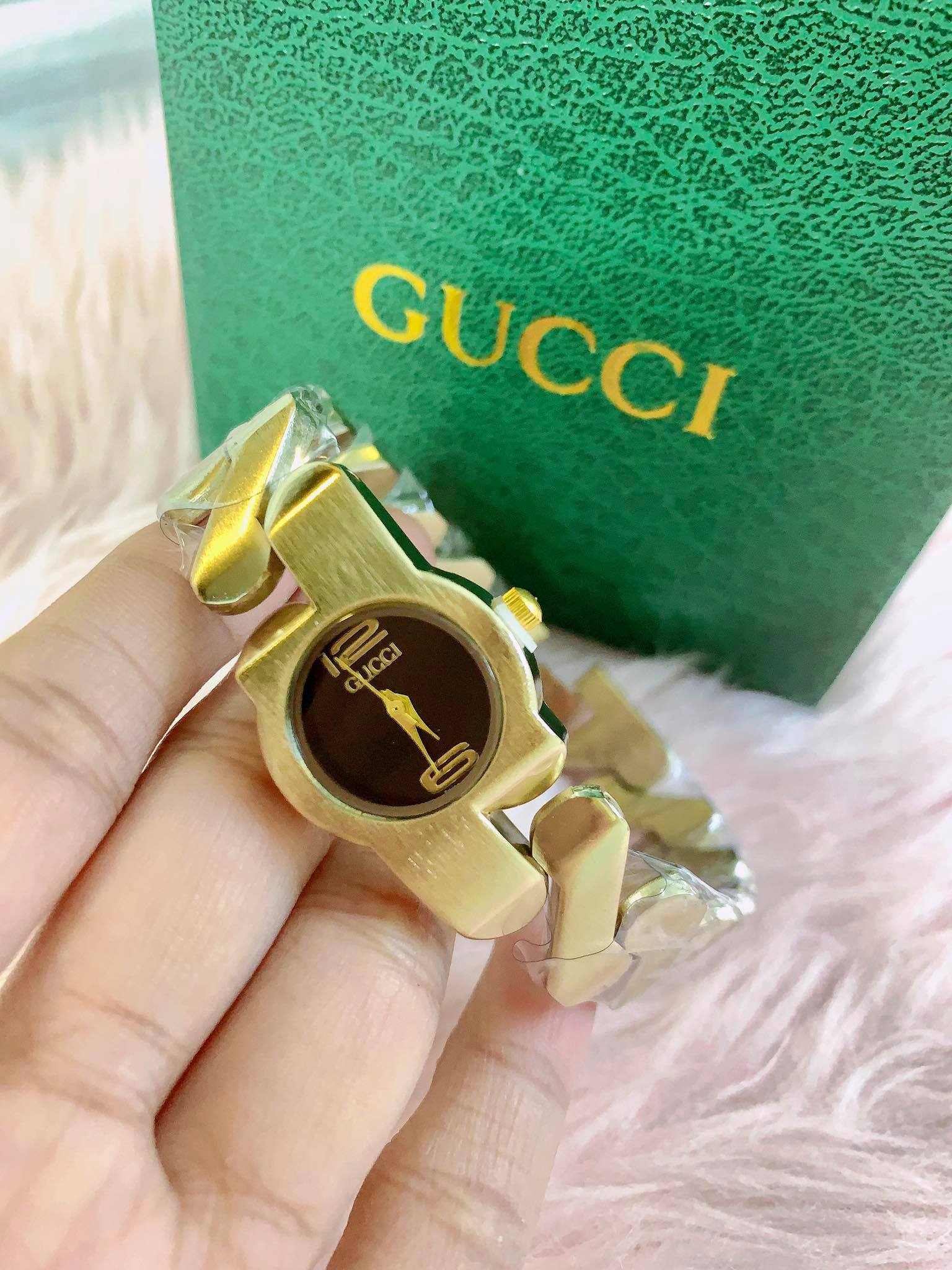 SALE! GUCCIs Zigzag Watch For Women 
