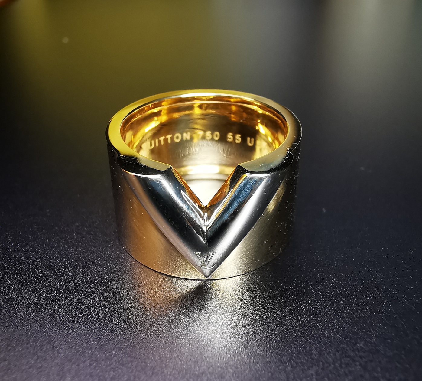 Louis Vuitton Essential V Ring Replica