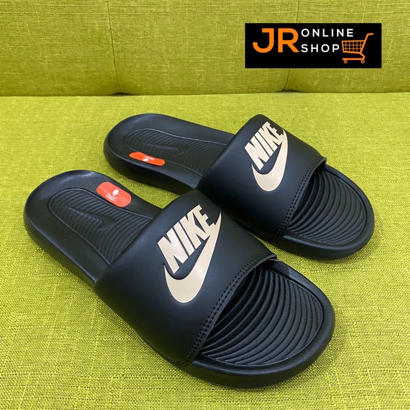 NIKE VICTORI ONE SLIDE (Black / Gold 