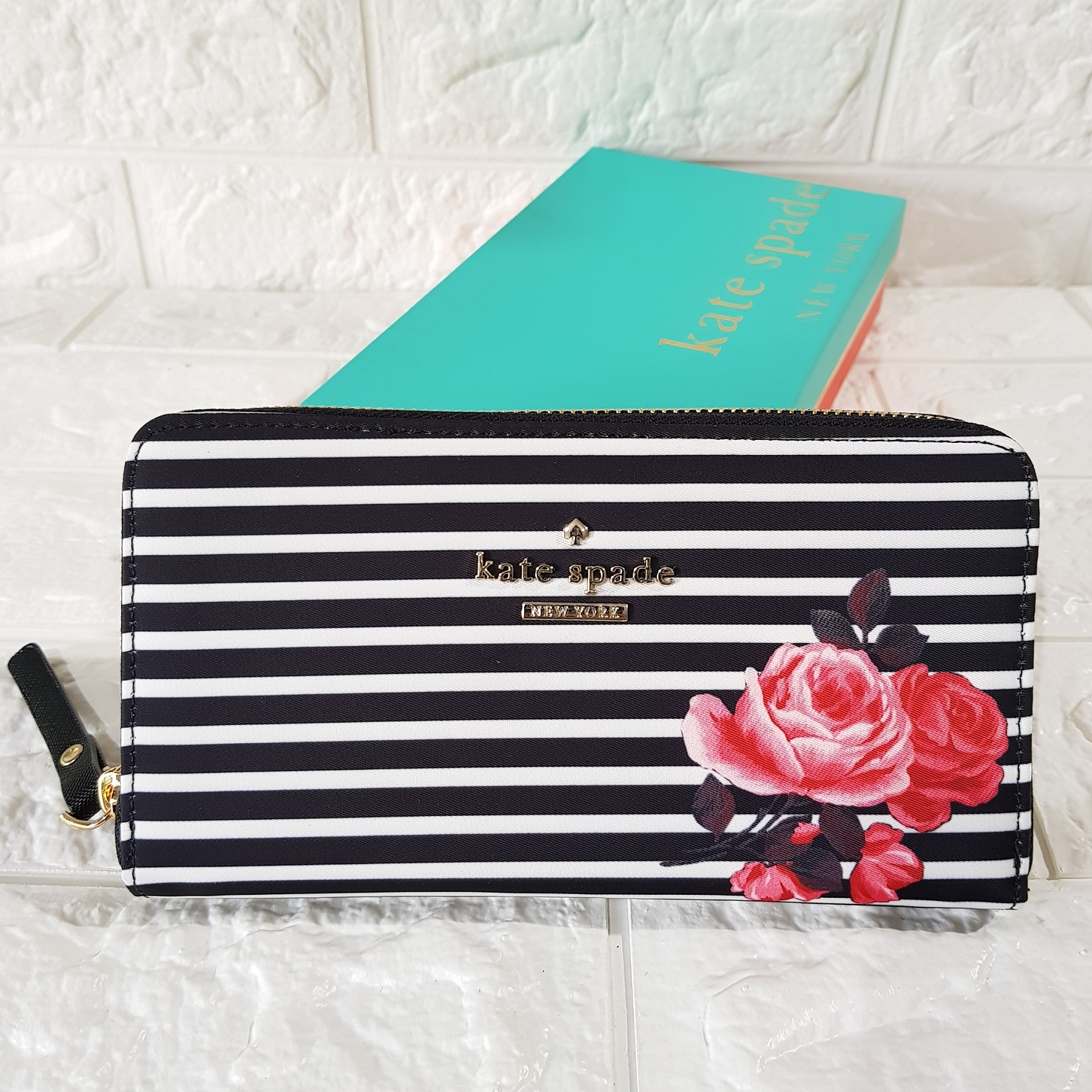 Kate Spade Classic Lyla Wallet - One Rose Print in Black / White Stripes  Nylon Zip Around Wallet | Lazada PH