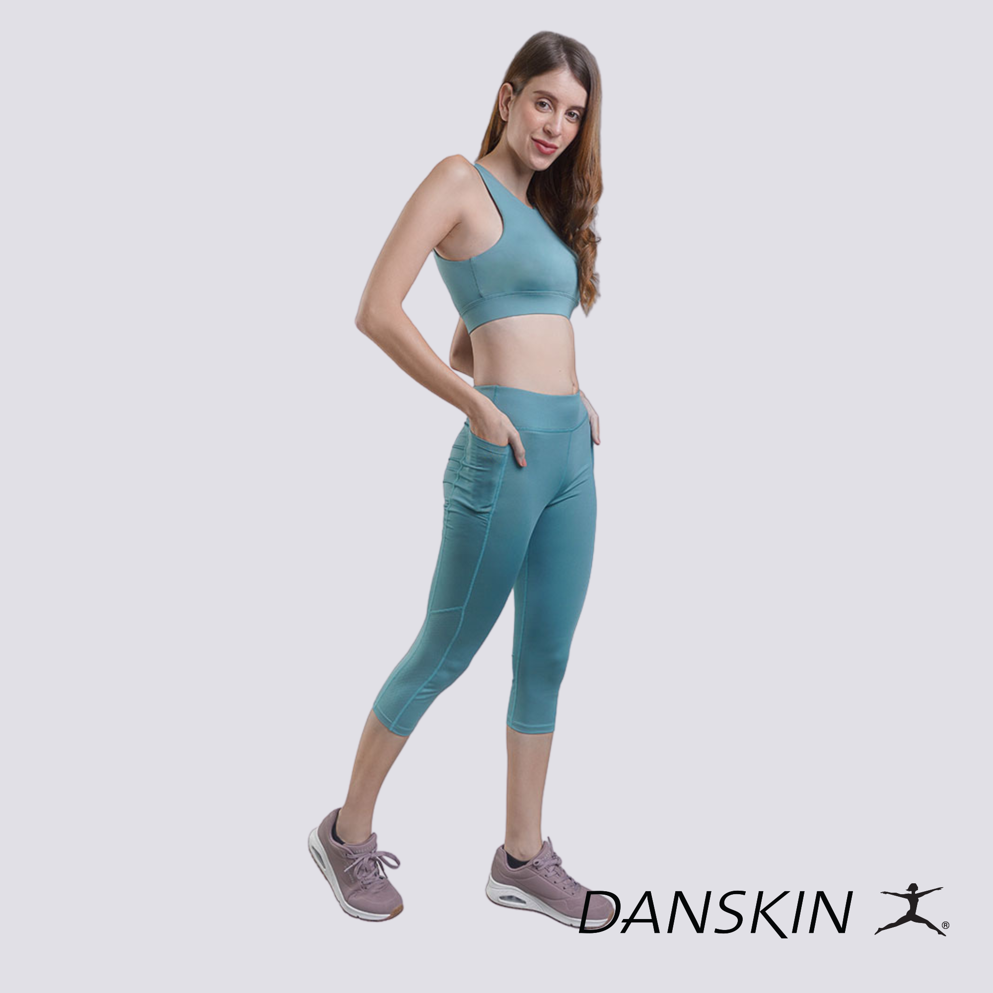 Danskin Goal Getter Medium Support Sports Bra with Removable Pads Women  Activewear