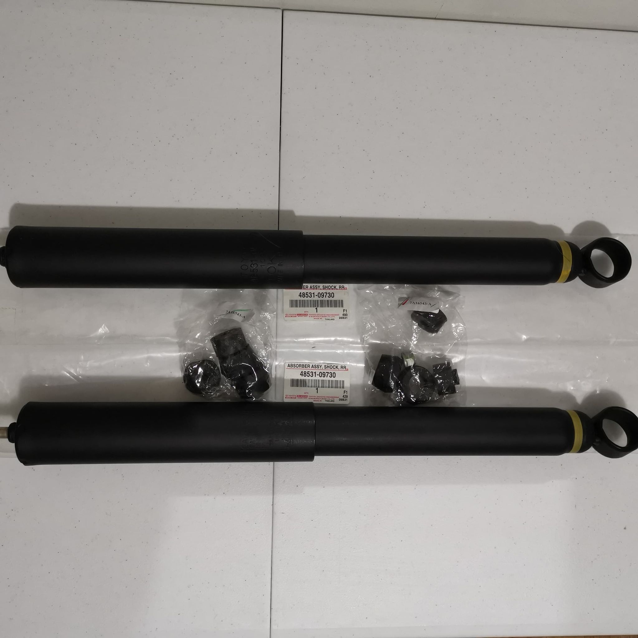 GENUINE 20052015 TOYOTA FORTUNER REAR SHOCK ABSORBER WITH LOWER