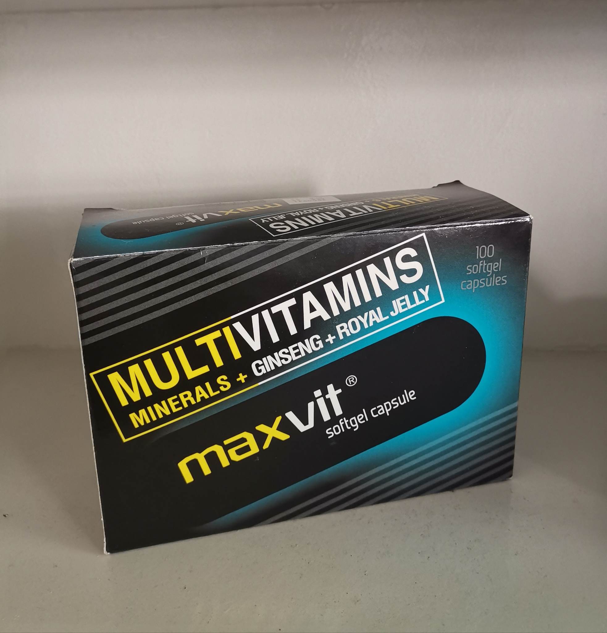 Maxvit multivitamins Ginseng Royal jelly Sold per Pad of 10